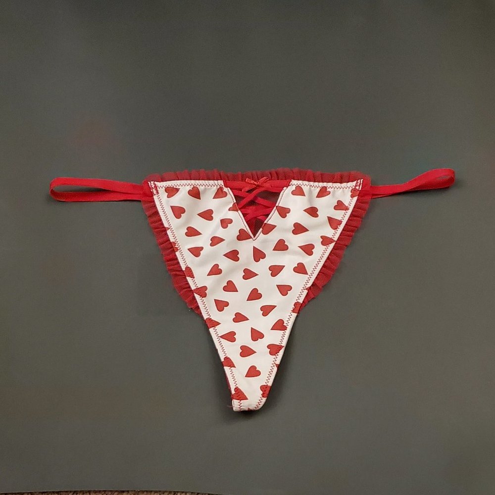 Victoria's Secret Dream Angels Red Hearts V-String Medium
